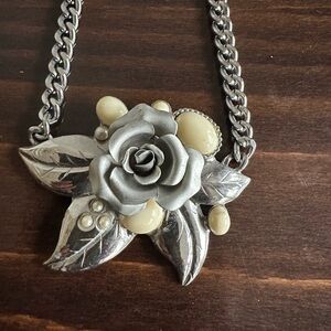 Vintage silver tone necklace with 3D Rose flower pendent. 17” choker